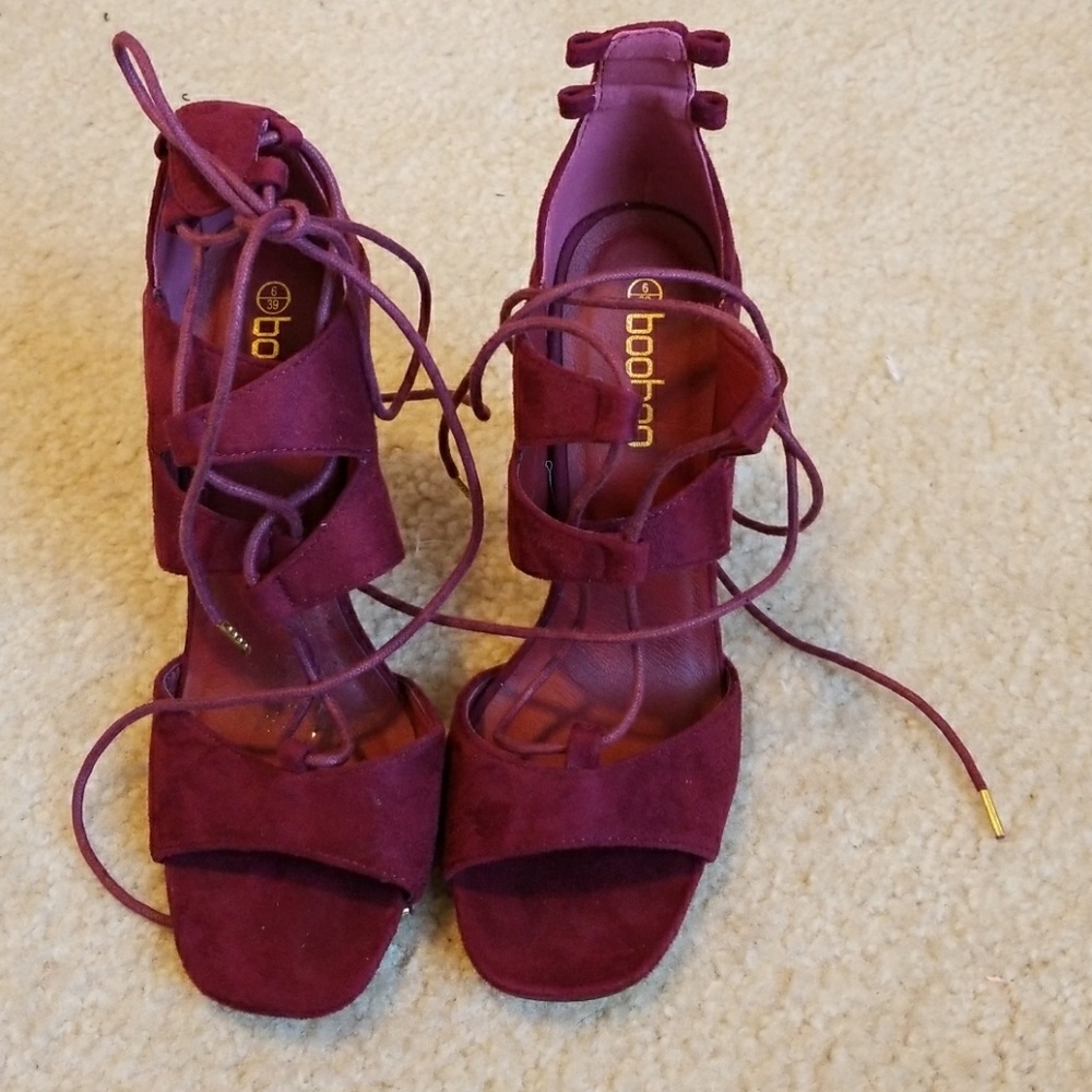 Burgundy lace up heels EUC